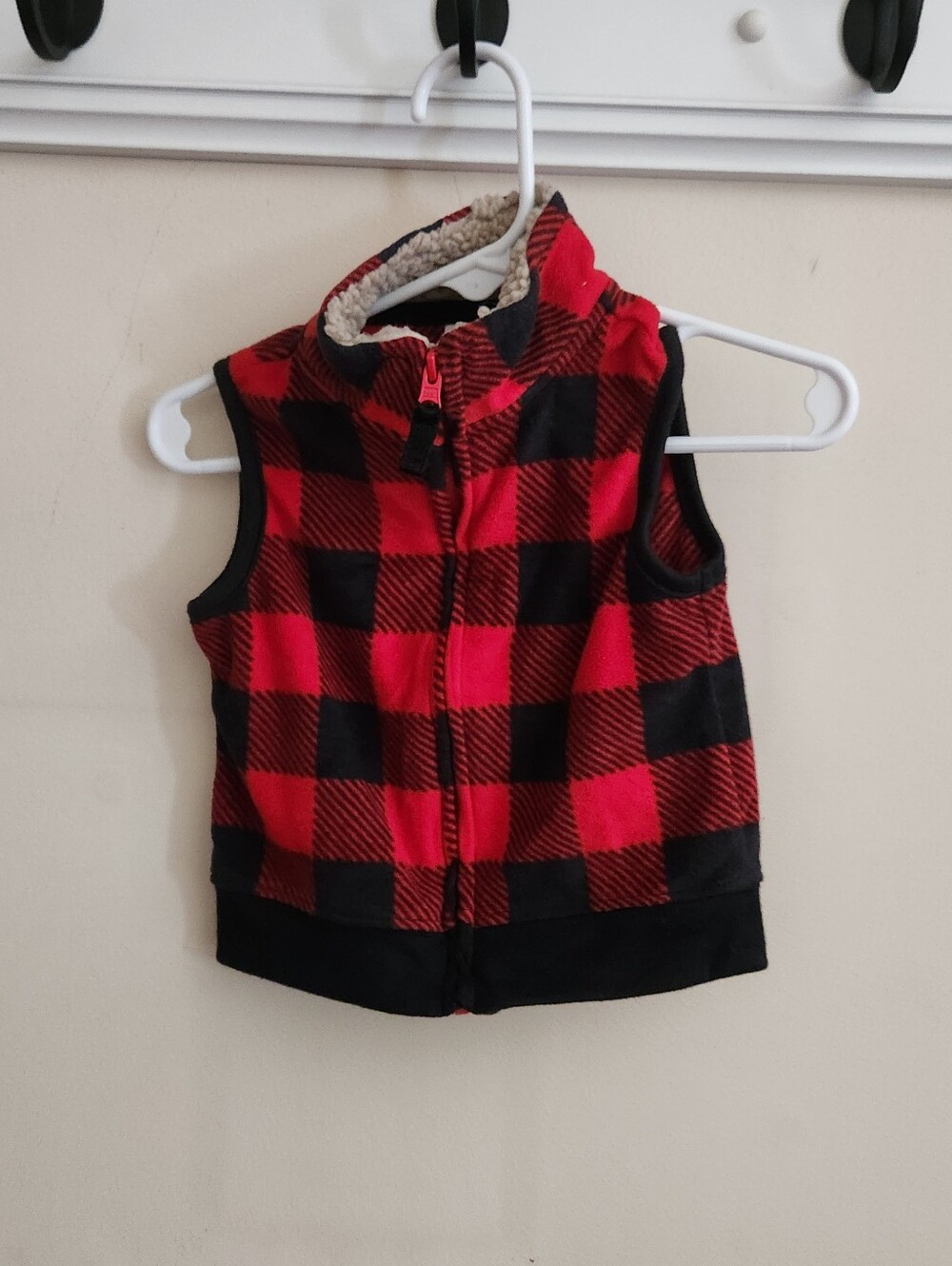 🎉 9m: Red & Black Fuzzy Vest